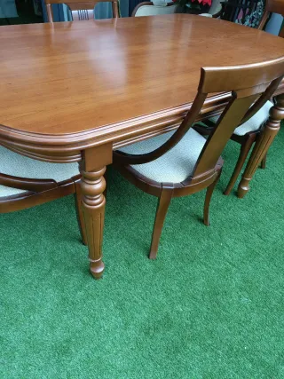 Mesa extensible y 6 sillas comedor