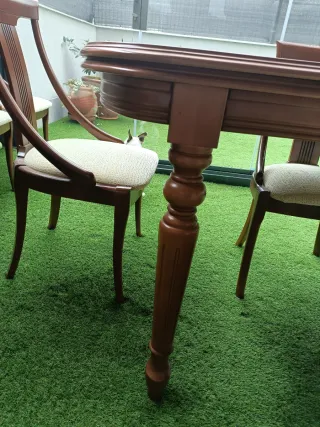 Mesa extensible y 6 sillas comedor