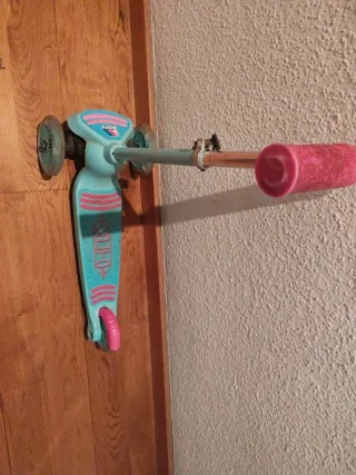 Patinete infantil 3 ruedas rosa y azul con luces