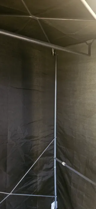 Guardaroba in tessuto nero