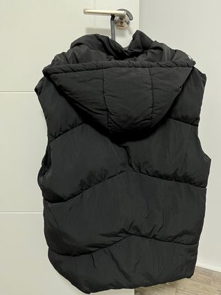 Chaleco acolchado Bershka negro