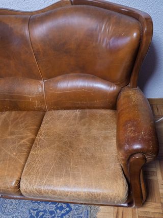 Conjunto Tresillo Orejero Clásico Piel y Madera