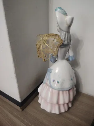 Dama con paraguas porcelana marca TANGRA años 70