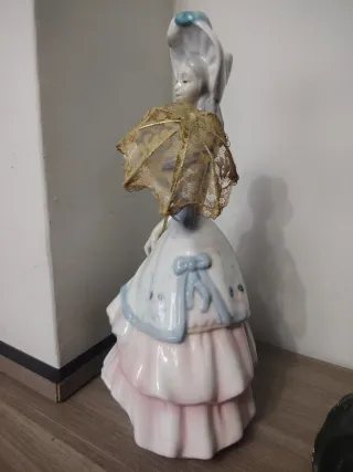 Dama con paraguas porcelana marca TANGRA años 70