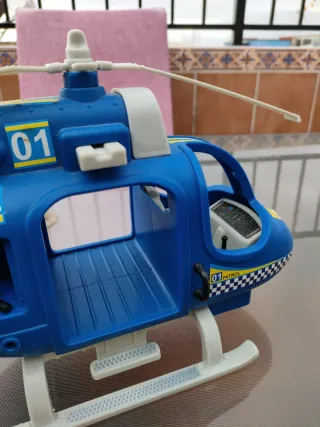Helicóptero de policía de juguete