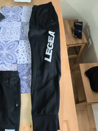 Pack 2 Pantalones Legea negros Talla M+Medias Azul