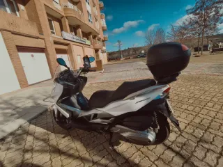 Kawasaki J300 scooter