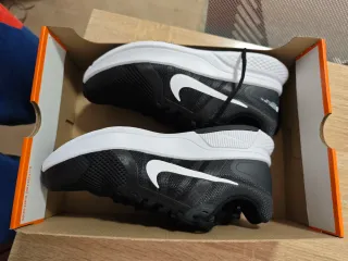 Nike Scarpe Uomo Taglia 42 Nuove