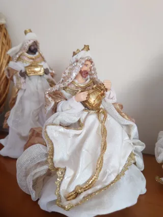 Belén Artesanal Italiano Blanco y Dorado.