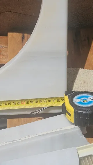 Doble lavabo de mármol con grifos