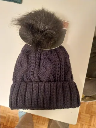 Cappellino lana con pompon