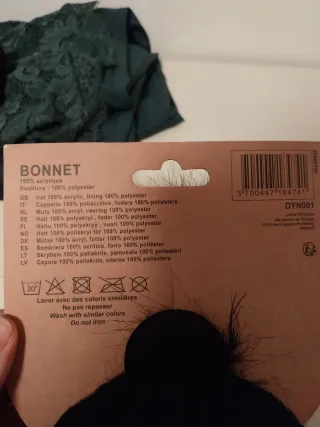 Cappellino lana con pompon