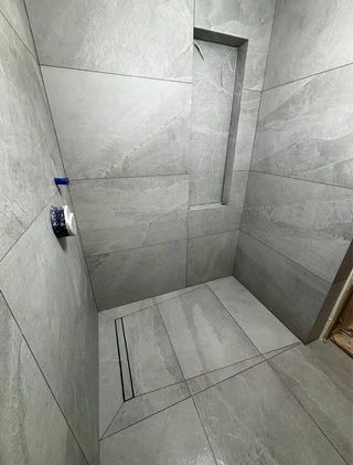 Trabajo de azulejos, chapado y cerámica