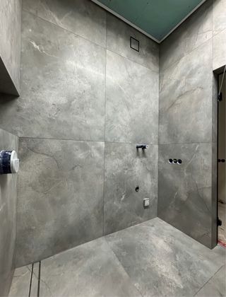 Trabajo de azulejos, chapado y cerámica