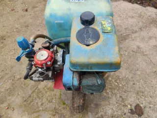 Carretilla sulfatadora con motor