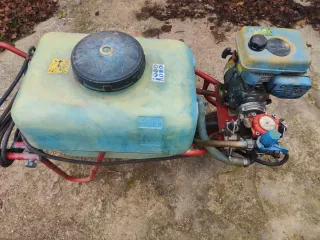 Carretilla sulfatadora con motor