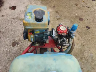 Carretilla sulfatadora con motor