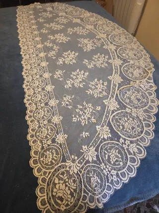 Mantilla de encaje crudo