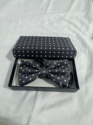 Pajarita de smoking con puntos blancos