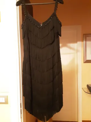 Elegante vestito nero firmato Dalila Di Lazzaro.