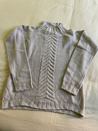 Jersey de punto beige con trenzas