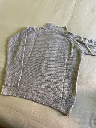 Jersey de punto beige con trenzas