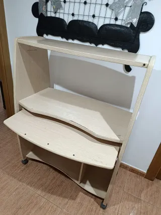 Scrivania per computer con ruote