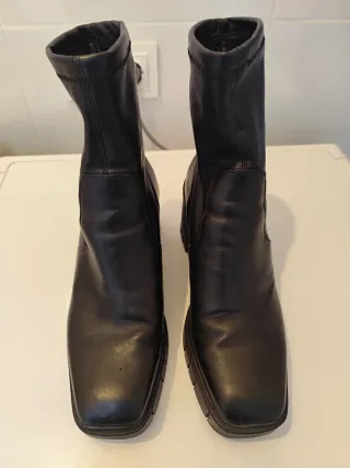 Botin negro Stradivarius T. 39