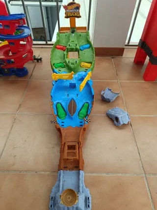 Pista Hot Wheels Monster Trucks