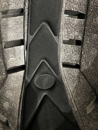 Cascos negros con luces LED