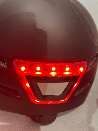 Cascos negros con luces LED