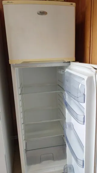 Nevera Whirlpool blanca