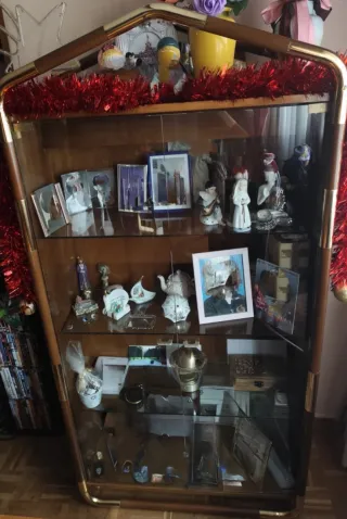 VITRINA BONITA Y NUEVA