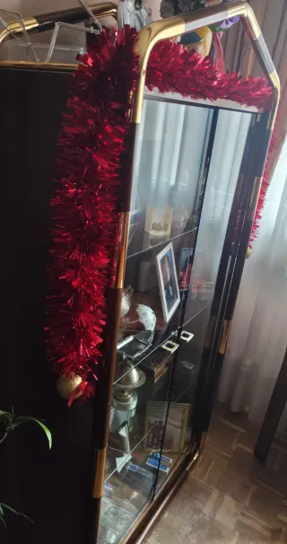 VITRINA BONITA Y NUEVA