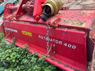 Rotovator rojo para tractor