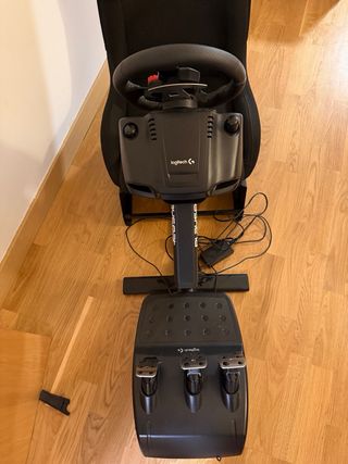 Playseat Asiento + Volante PS5 Logitech G29