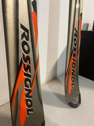 Esquís Rossignol con bastones