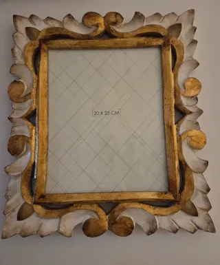 Moldura Decorativa Dourada e Branca