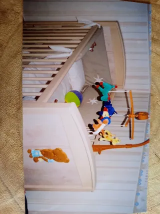 Cuna de bebé de madera