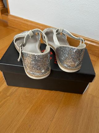 Sandalias niña plateadas talla 35