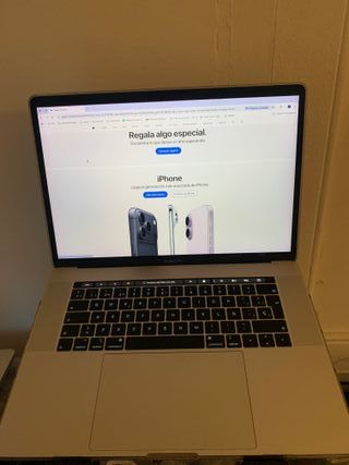 MacBook Pro 15" touch bar Ableton Office Traktor