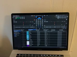 MacBook Pro 15" touch bar Ableton Office Traktor
