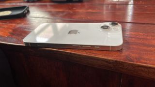 iPhone 14 Blanco Estrella 128GB con funda