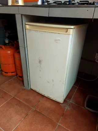 Frigorífico pequeño blanco