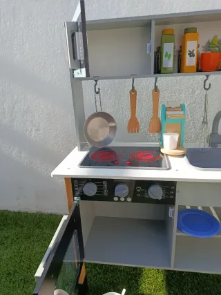 Cocina de madera infantil con accesorios