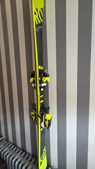 Rossignol React R8 HD 162cm + Fijaciones Look