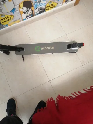Patín Eléctrico Plegable Gris