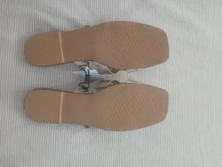 Sandalias Stradivarius doradas talla 39