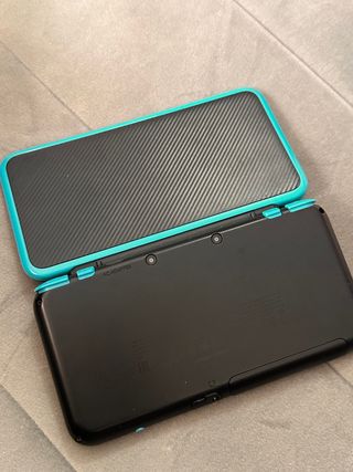Nintendo 2DS XL Negra y Multicolor