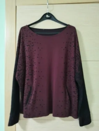 Jersey, camiseta, burdeos y negro